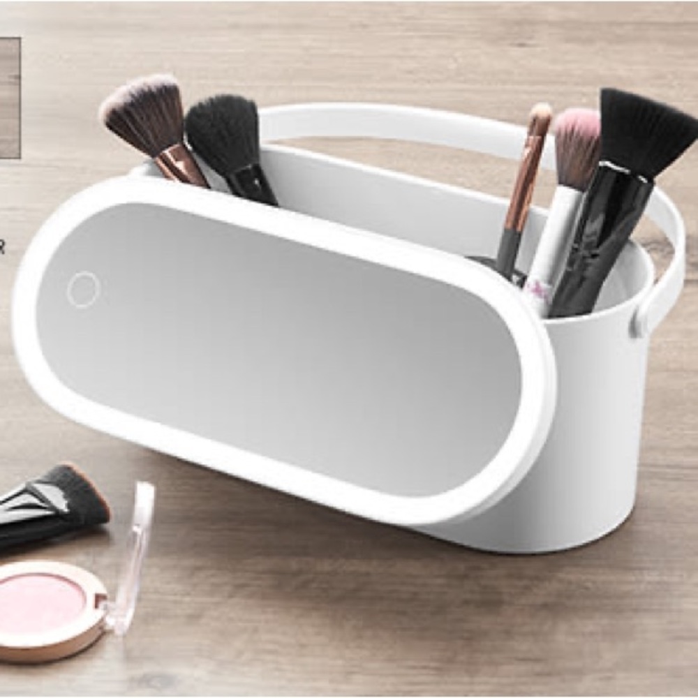 Portable Makeup Case With LED Mirror